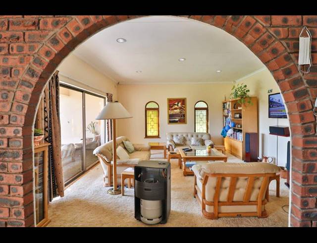 4 BEDROOM HOUSE TO LET IN WORLDS VIEW